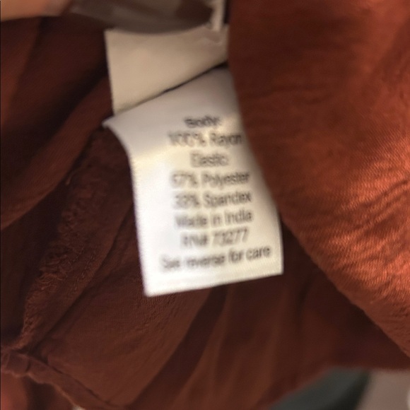 Chic V-Neck Rust Blouse - Picture 4 of 4